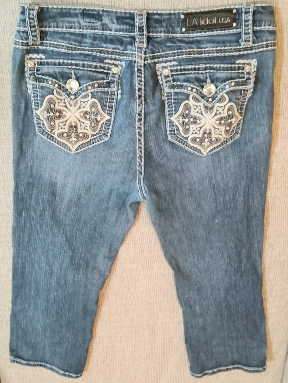 L.A. idol Blue Cropped Jeans with Embroidered Stud Pockets